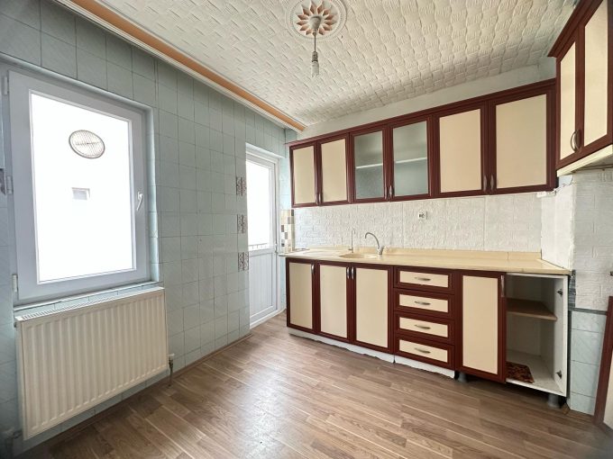 Pursakların Merkezinde Geniş Ferah 3+1 130m2 3.Kat Kiralık Daire